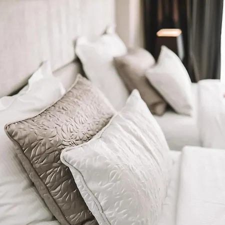 Leone Hotel