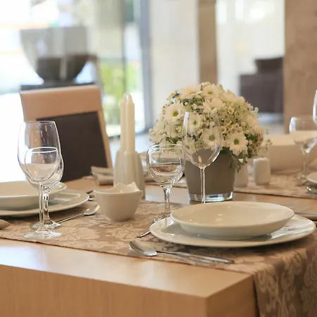 Leone Hotel
